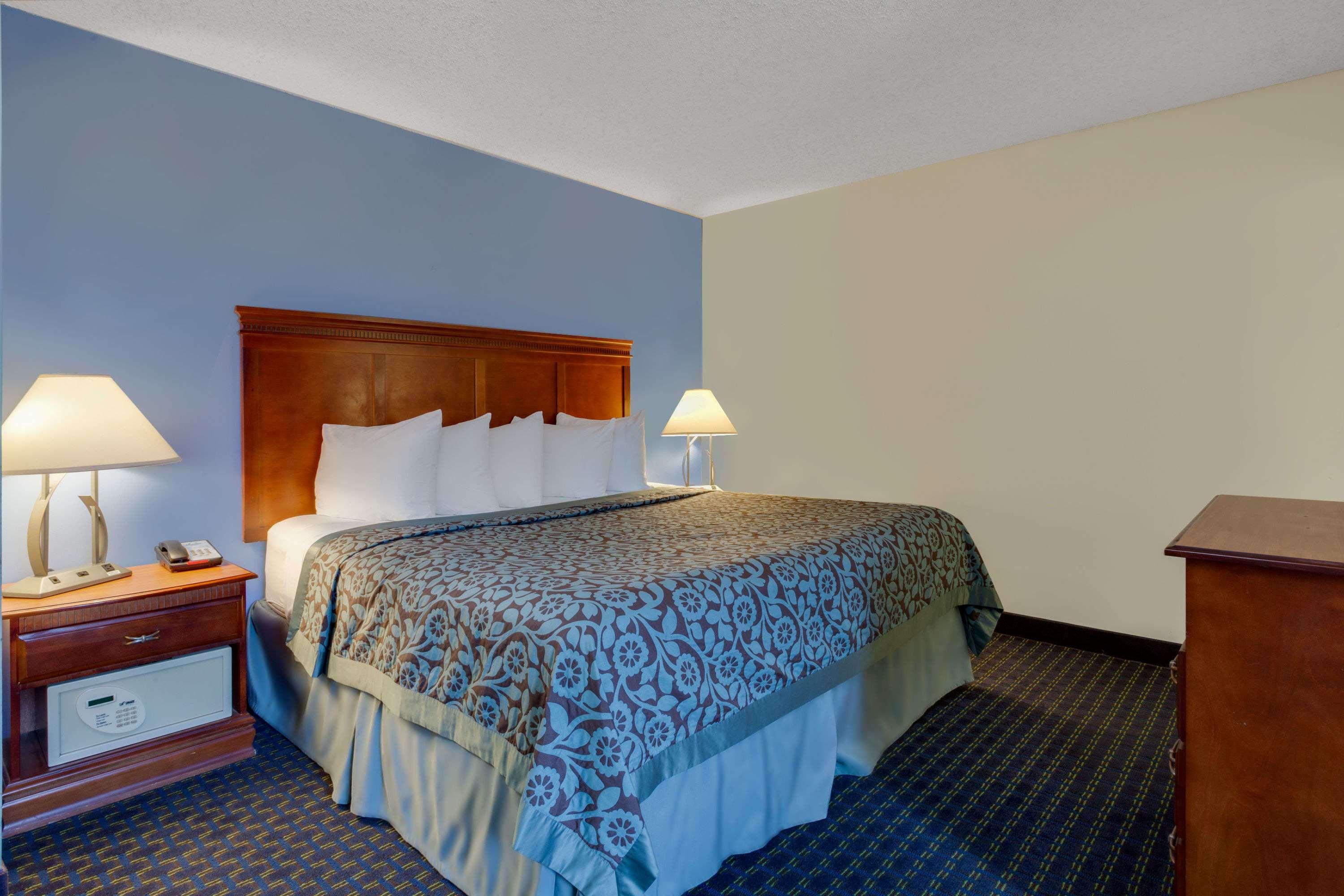 Days Inn By Wyndham Shrewsbury Worcester Екстериор снимка