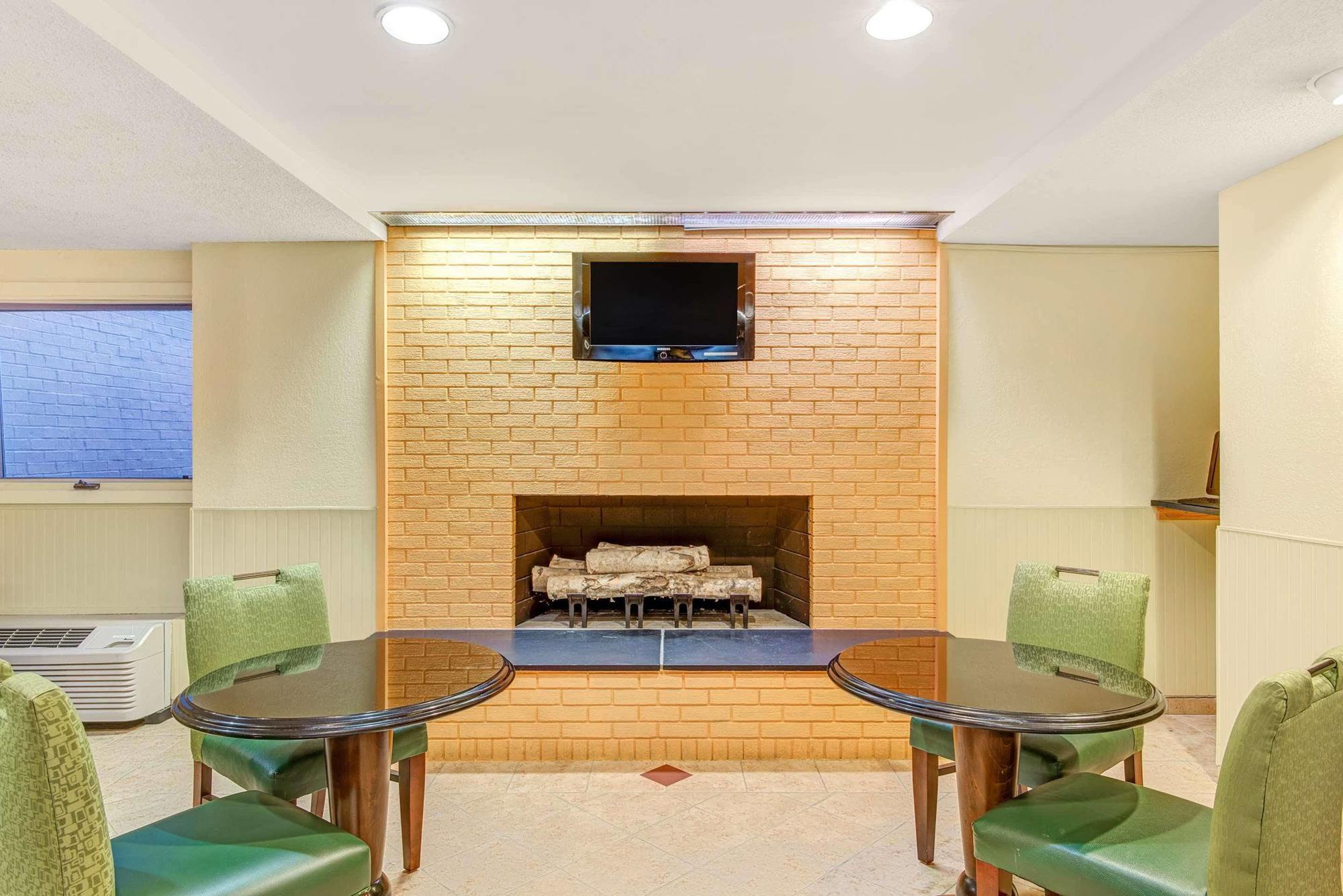 Days Inn By Wyndham Shrewsbury Worcester Екстериор снимка
