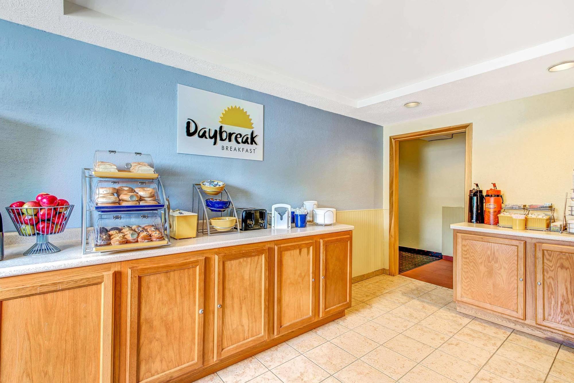 Days Inn By Wyndham Shrewsbury Worcester Екстериор снимка